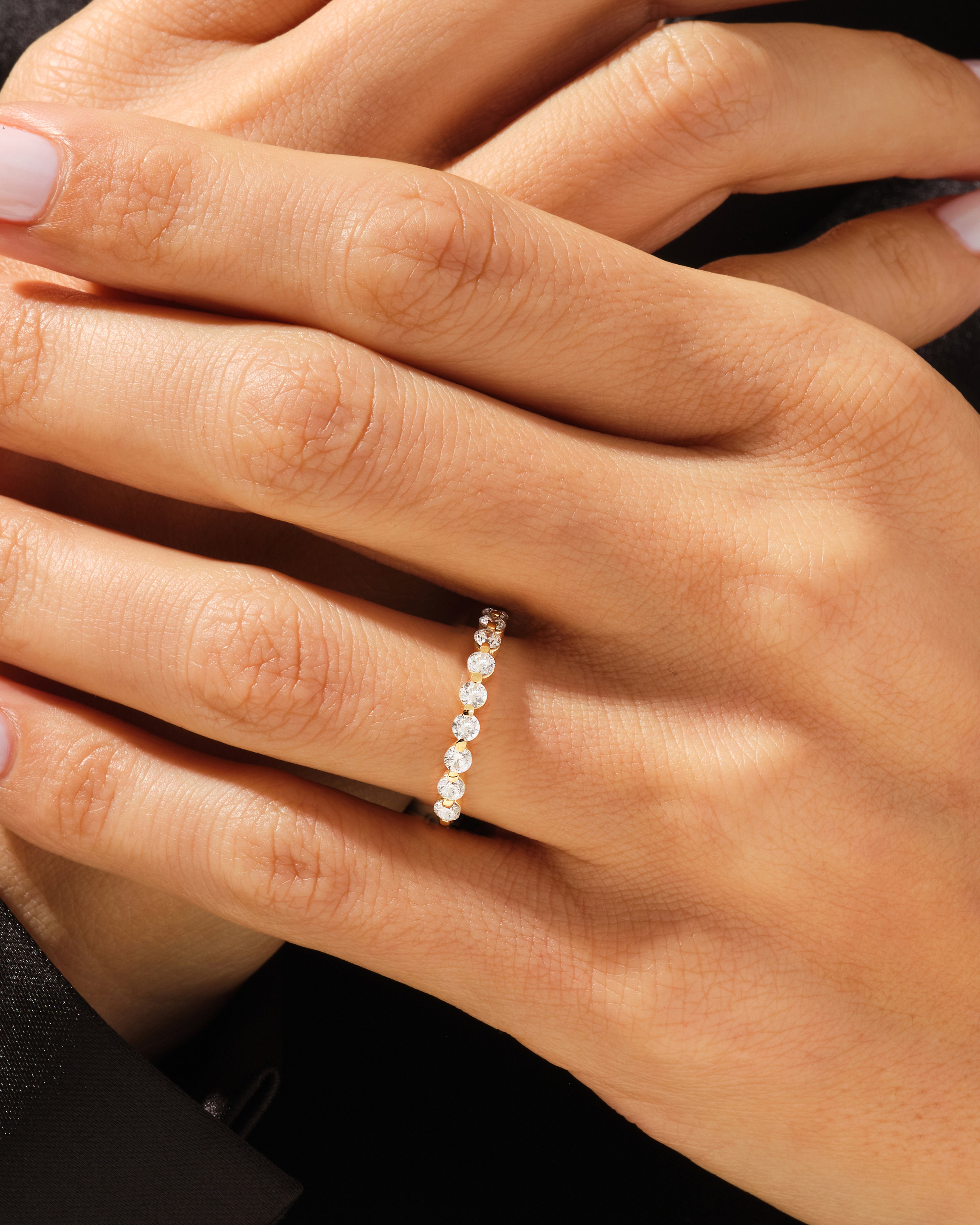 Floating Eleven Stone Anniversary Band (0.55 CT TW)