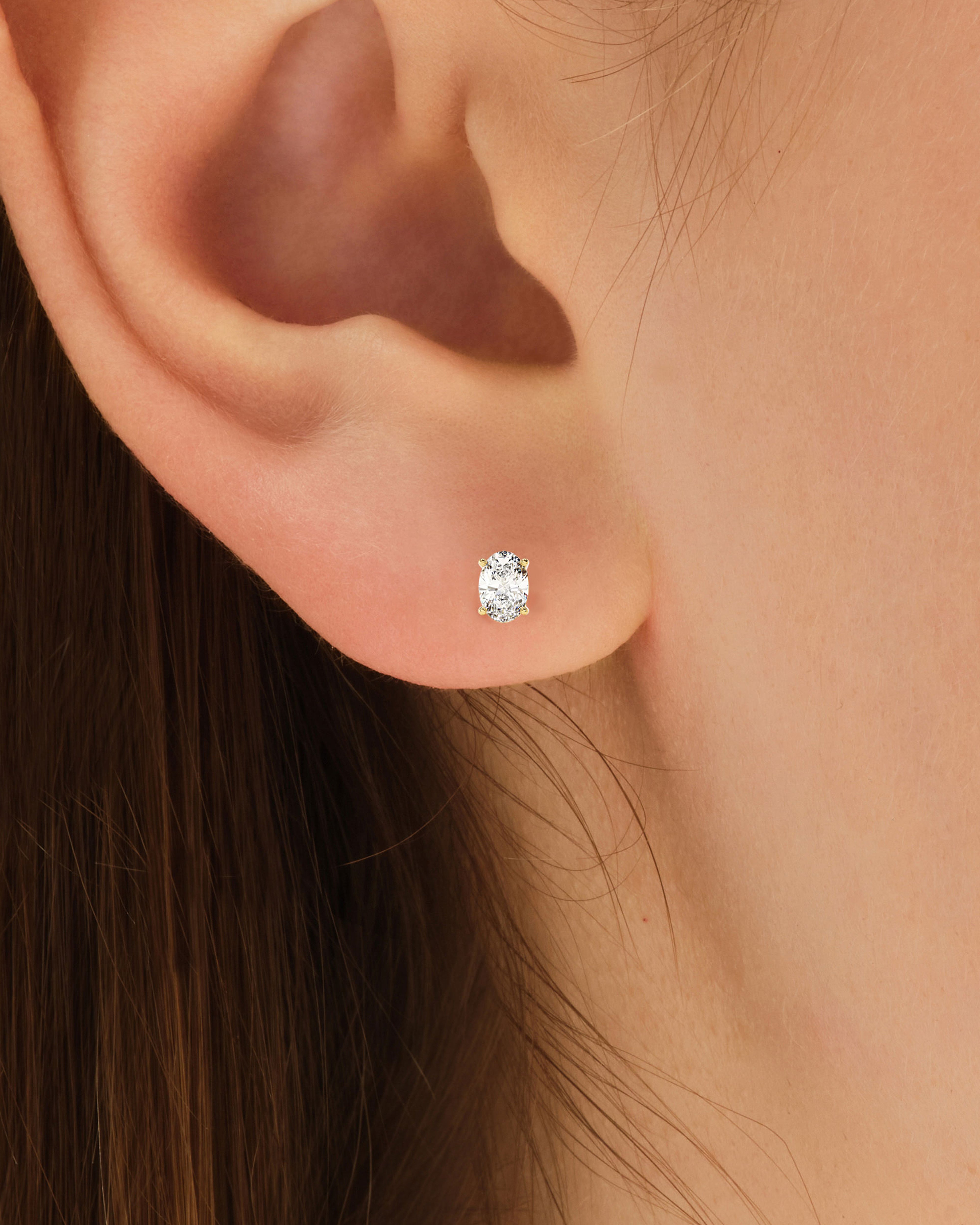 Oval Cut Stud Earrings (0.25 ct tw)