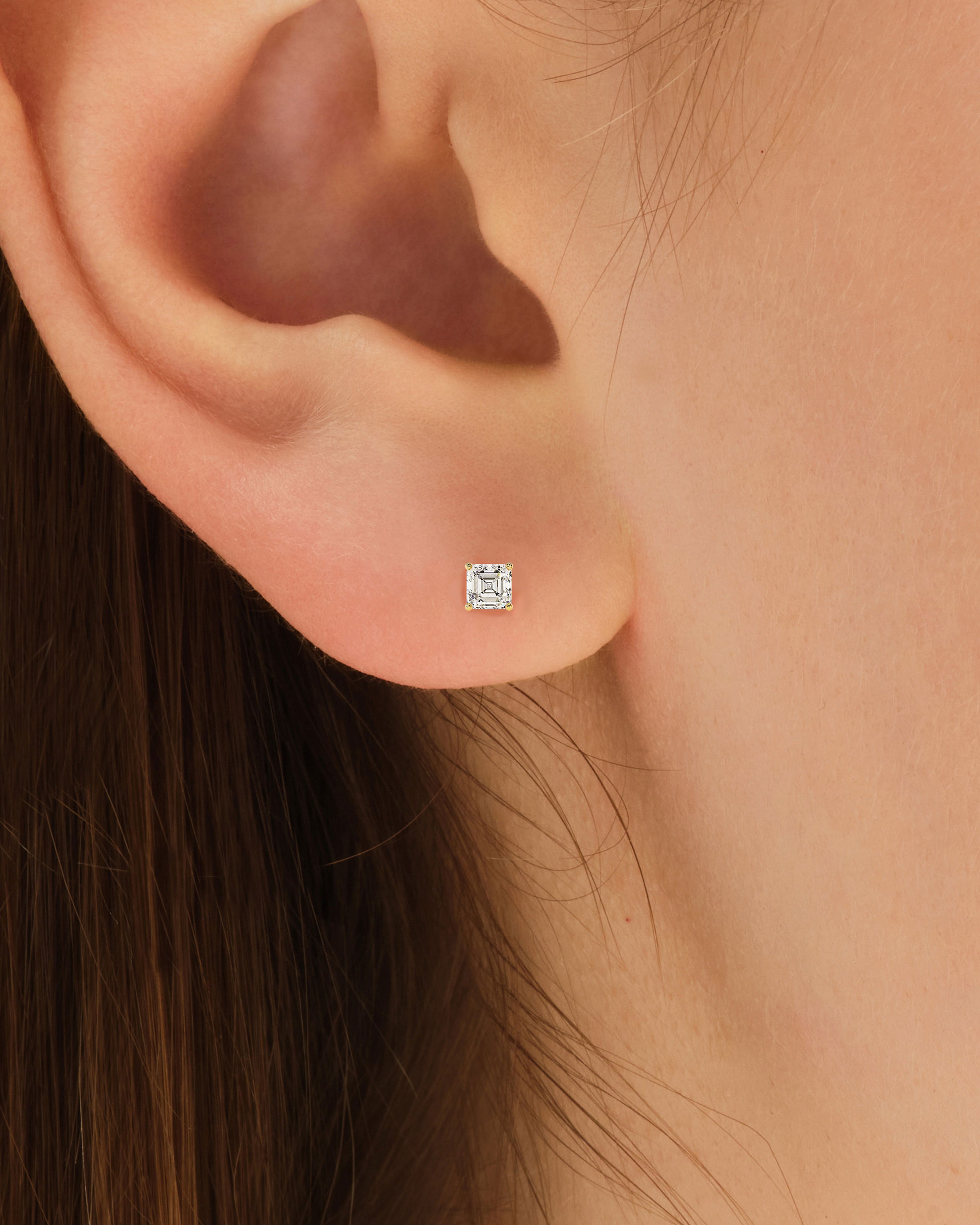 Asscher Cut Stud Earrings (0.25 ct tw)