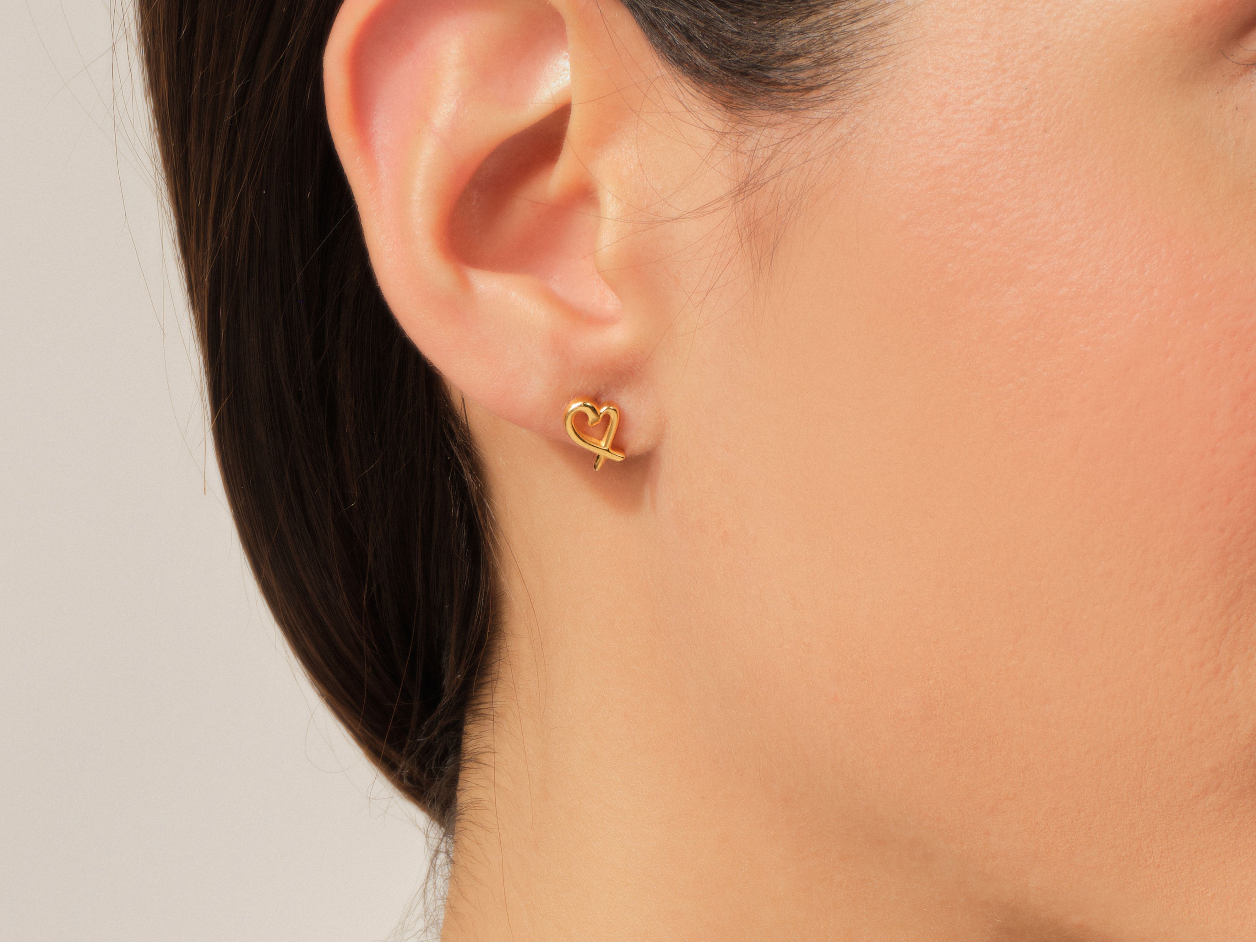 Gold heart stud earring, elegant jewelry for women