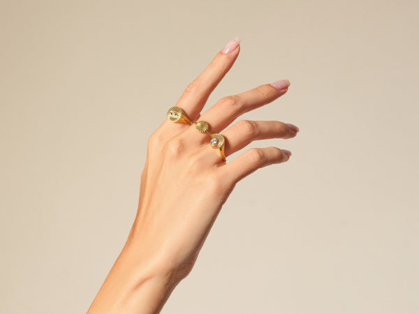 14k Solid Gold Daisy Signet Ring