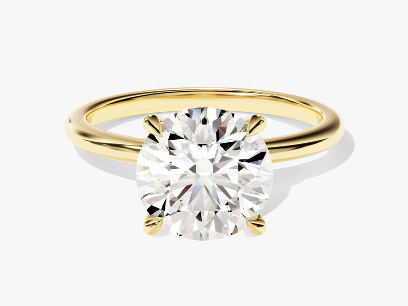 Gold ring with a large, brilliant cut diamond