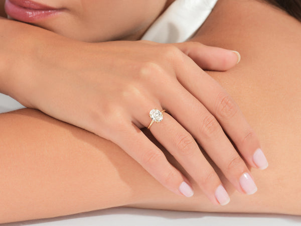 4-Prong Solitaire Oval Cut Moissanite Engagement Ring (2.00 CT)