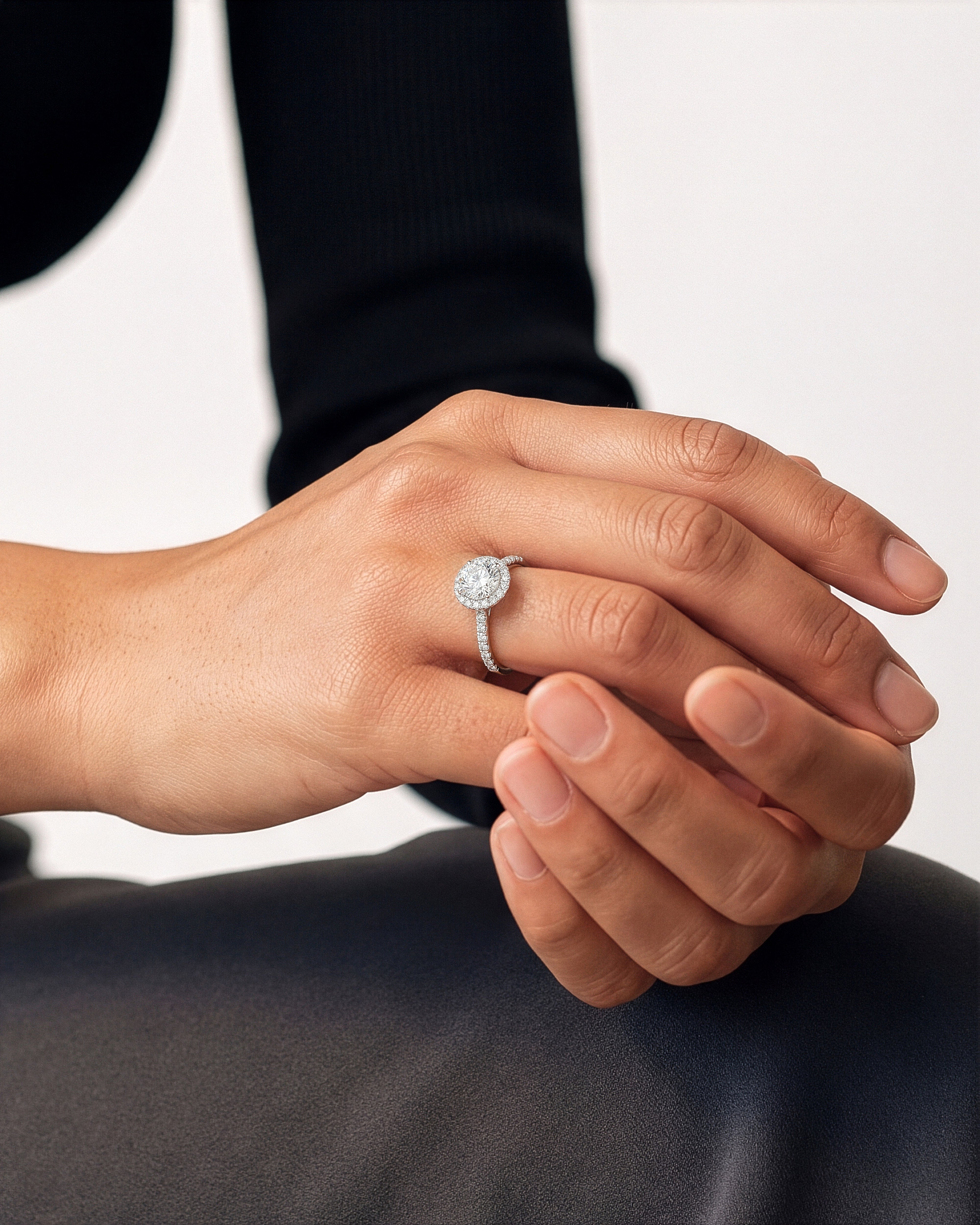 Round Cut Lab Grown Diamond Round Halo Engagement Ring (1.00 CT)