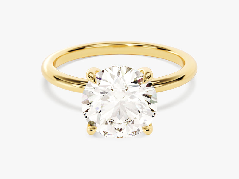 Gold ring with a large, brilliant-cut diamond engagement ring