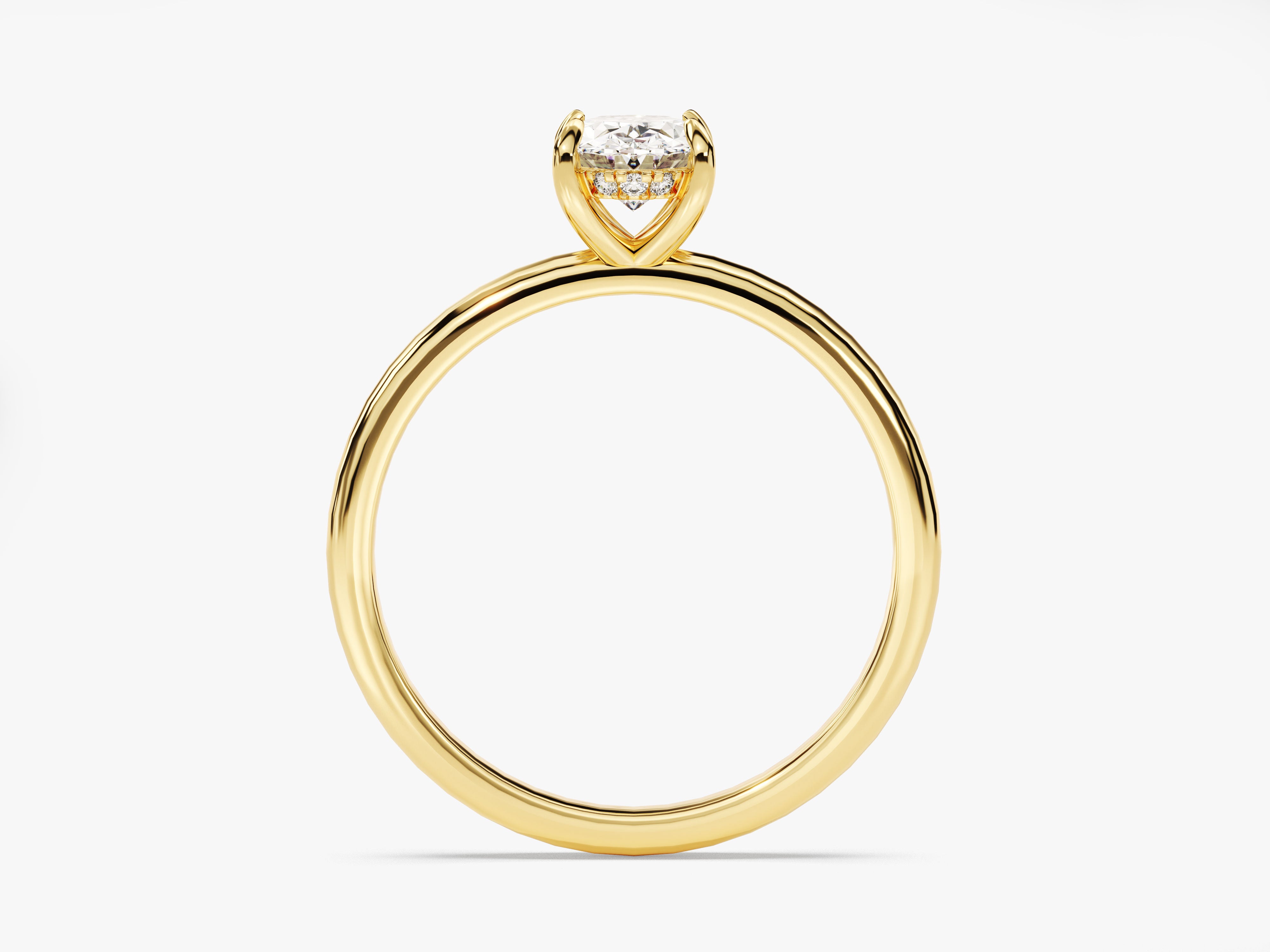 Gold diamond engagement ring with solitaire stone