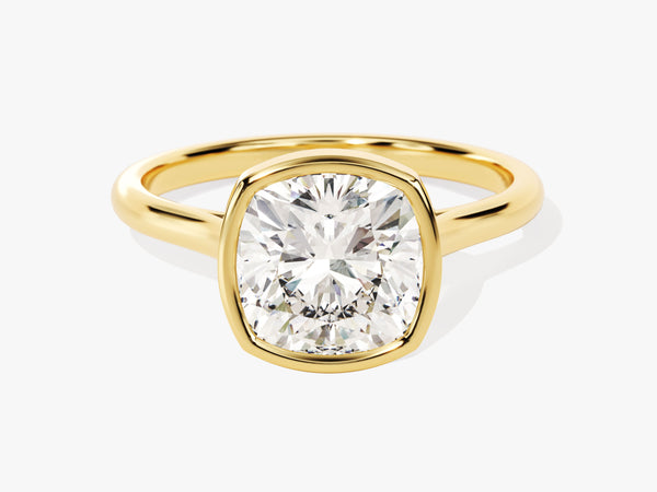 Gold ring with cushion-cut diamond, fine jewelry