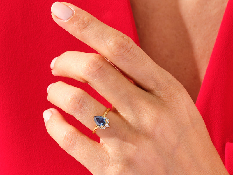 Pear Lab Alexandrite Vintage Engagement Ring with Moissanite