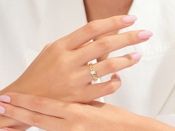 EG241_model_wearing_Yellow_Chain_Link_Promise_Ring