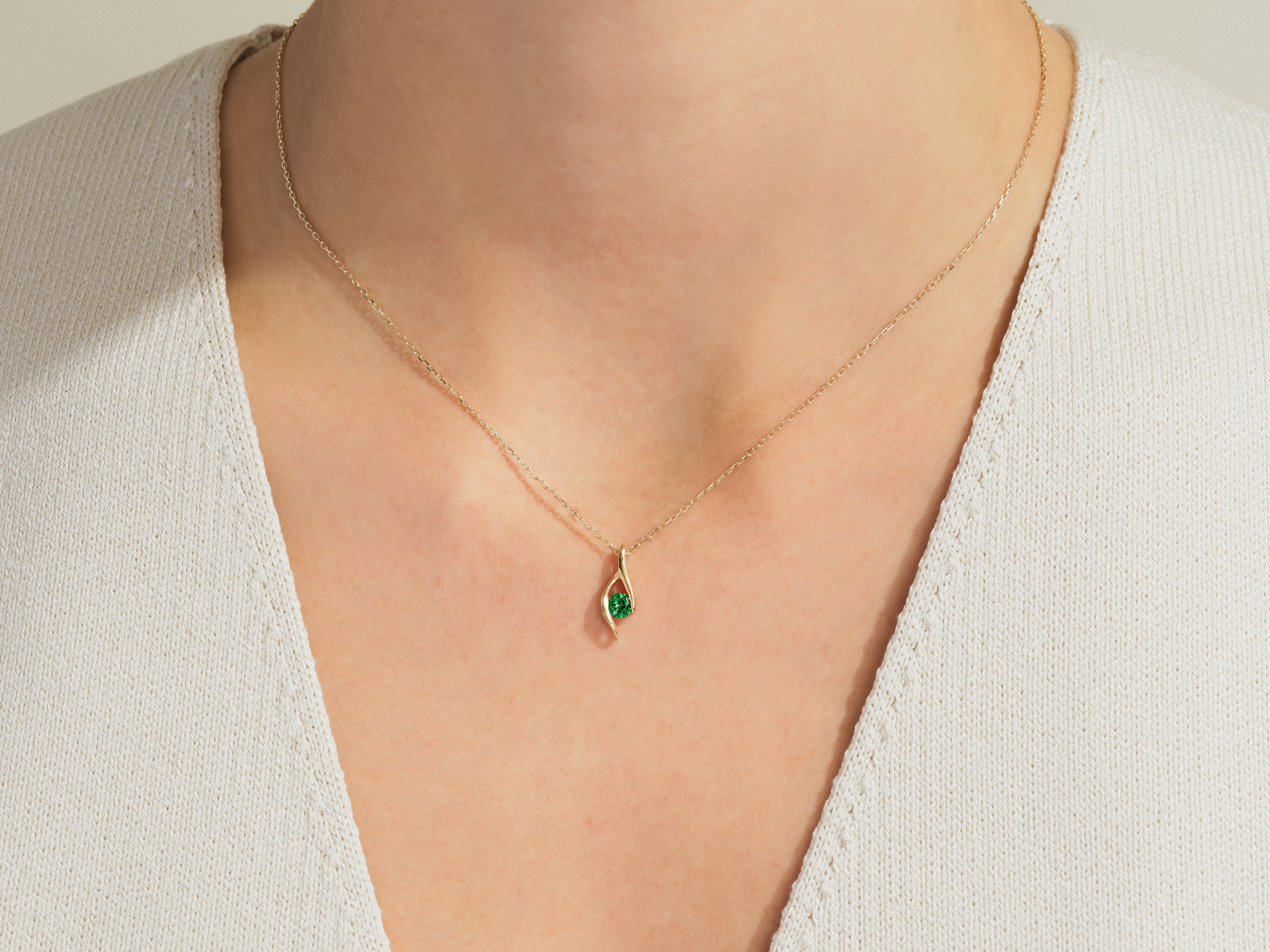 Single Stone Emerald Pendant Necklace in 14k Solid Gold