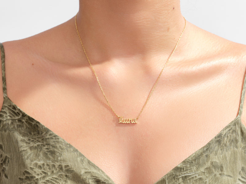 vintage standard necklace model