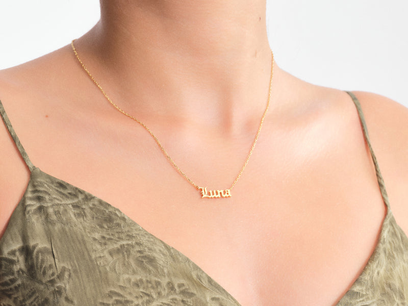 vintage standard necklace model
