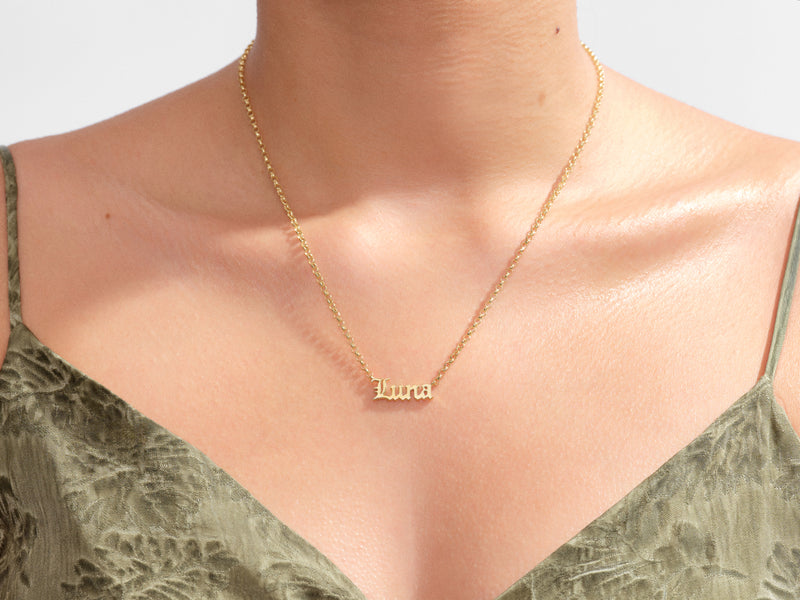 vintage rolo necklace model
