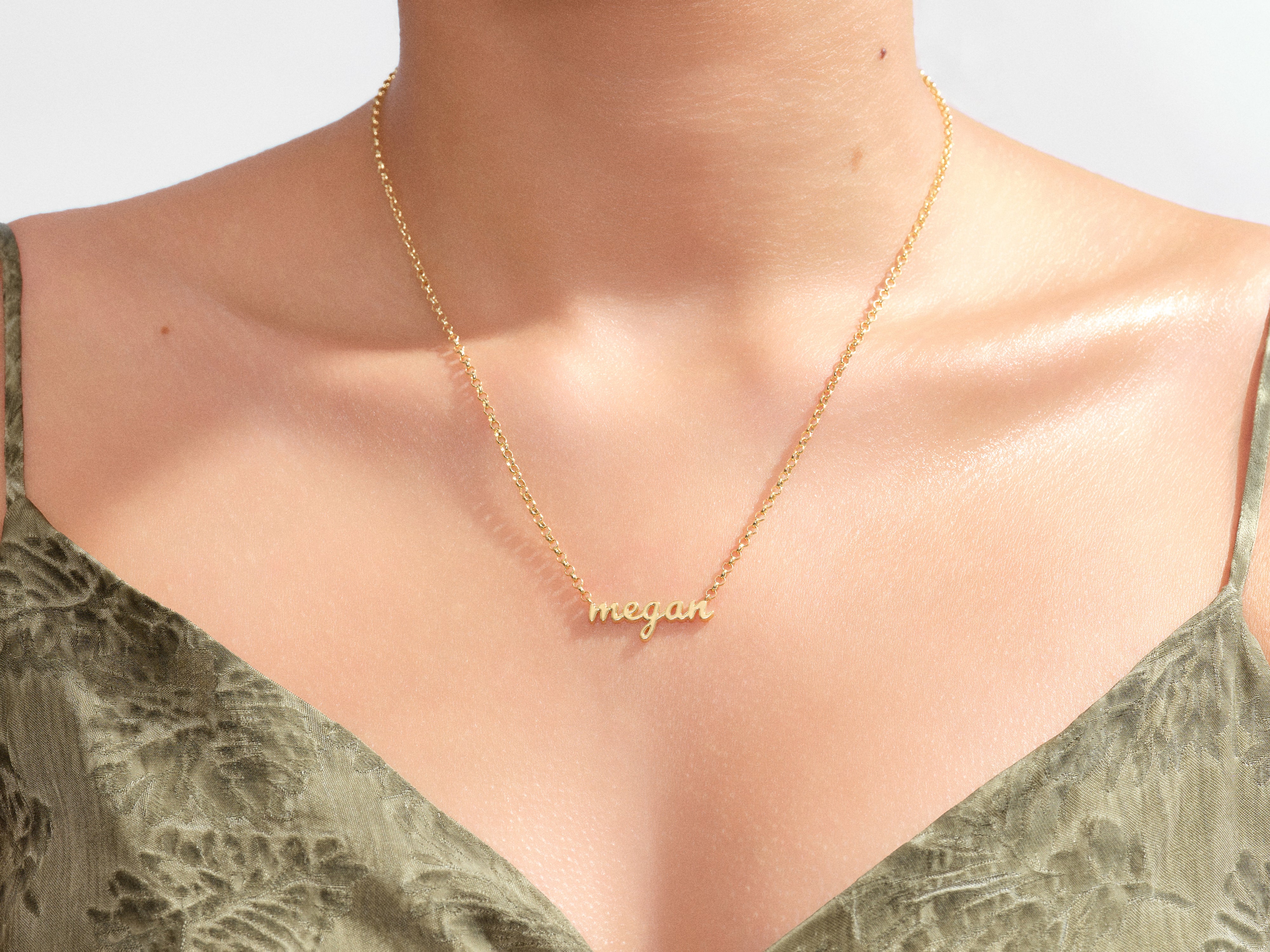 script rolo necklace model