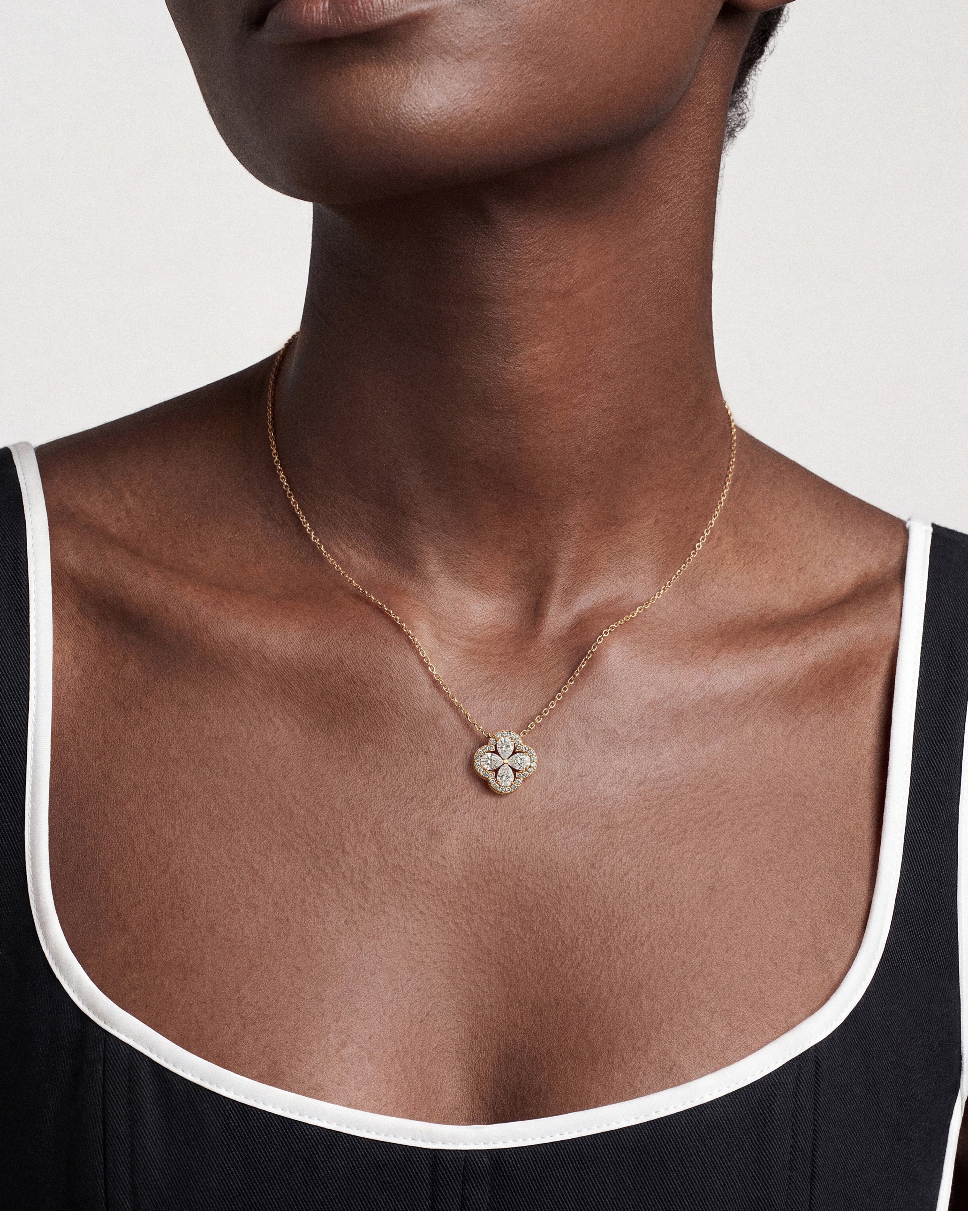 Clover Halo Necklace