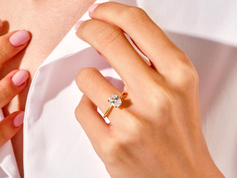 4-Prong Oval Moissanite Solitaire with Plain Curved Bridal Set CT)