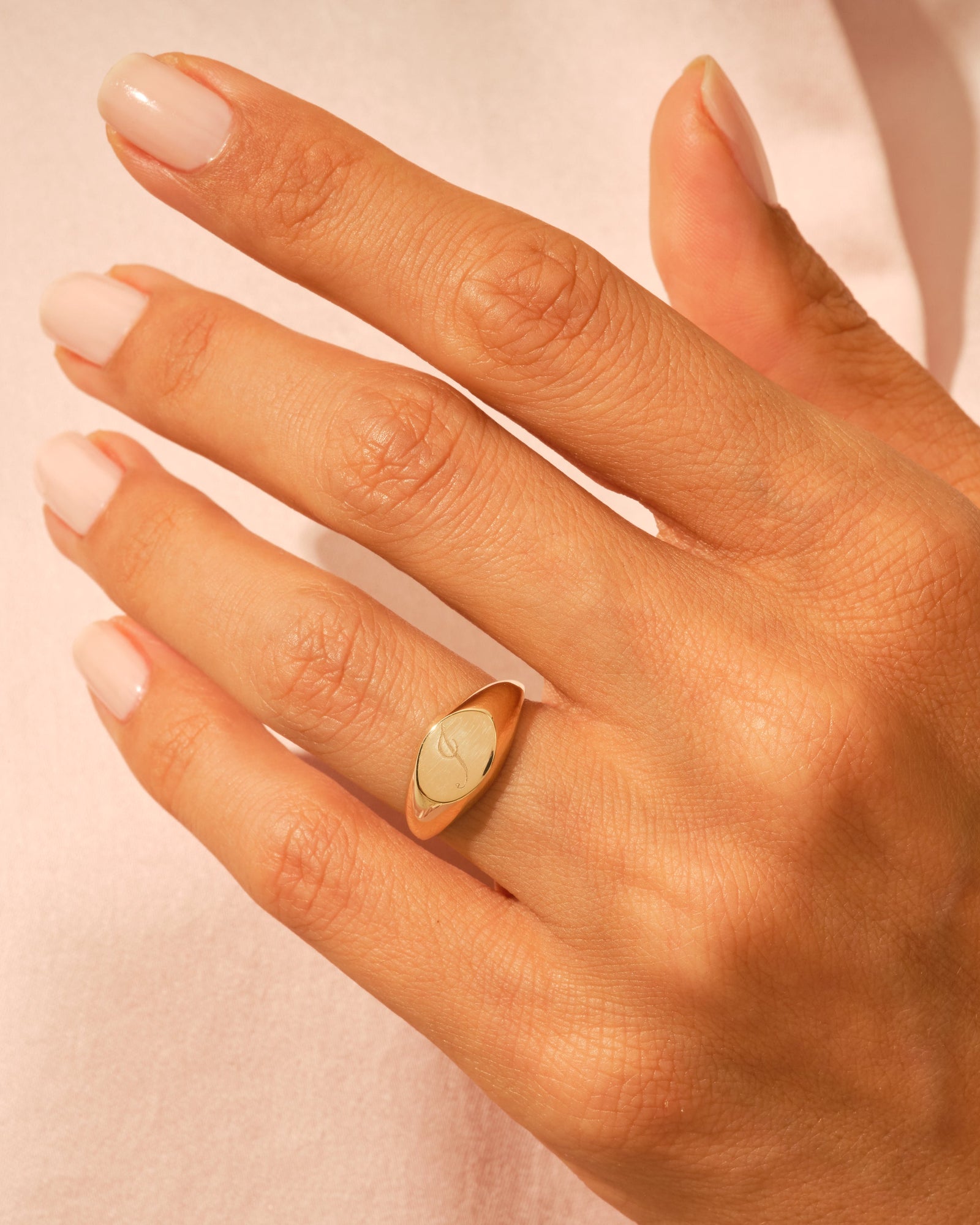 アクセサリー Pyramid Studs Oval Signet Ring Size: #11 Oval Signet Ring | Eternate